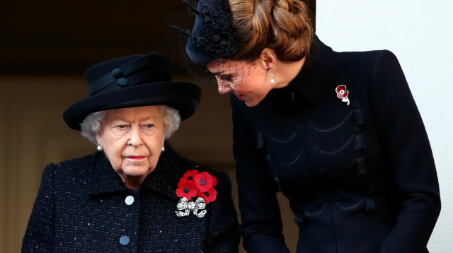 המלכה אליזבת' וקייט מידלטון (צילום:  Max Mumby/Indigo/Getty Images)