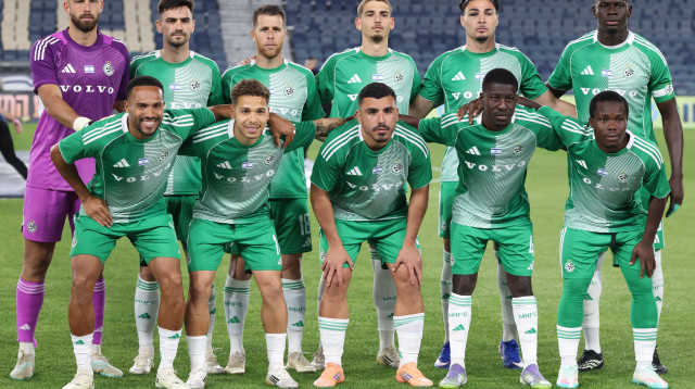 שחקני מכבי חיפה, תמונה קבוצתית לפני חצי גמר גביע המדינה (צילום: דני מרון)