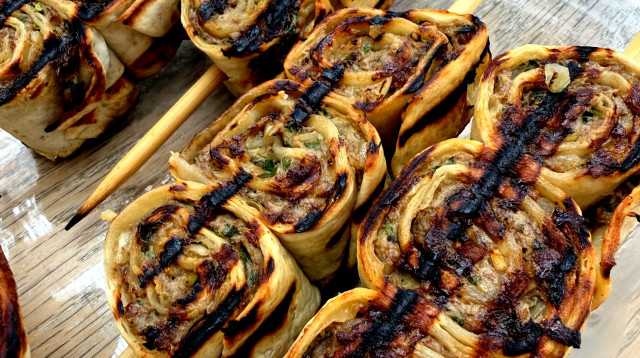 שיפודי עראייס מטורטייה (צילום: פסקל פרץ-רובין)