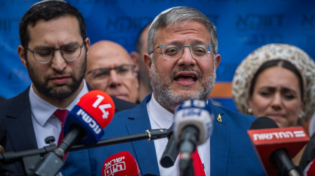 איתמר בן גביר מחוץ לבית המשפט (צילום: יונתן זינדל פלאש 90)