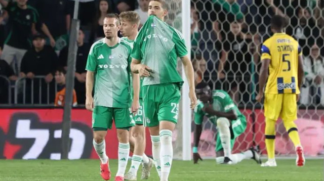 שחקני מכבי חיפה מאוכזבים (צילום: דני מרון)