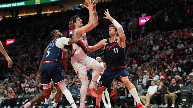 אבדיה עולה לסל מול הקליפרס (צילום: Getty images)