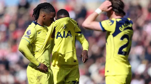 מצב לא פשוט. שחקני טוטנהאם מאוכזבים (צילום: רויטרס)