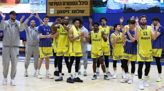 העיקר הניצחון. מכבי חוגגת (צילום: דני מרון)