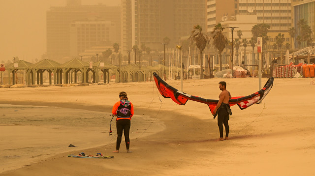 אובך בתל אביב (צילום: אבשלום ששוני ופלאש 90)