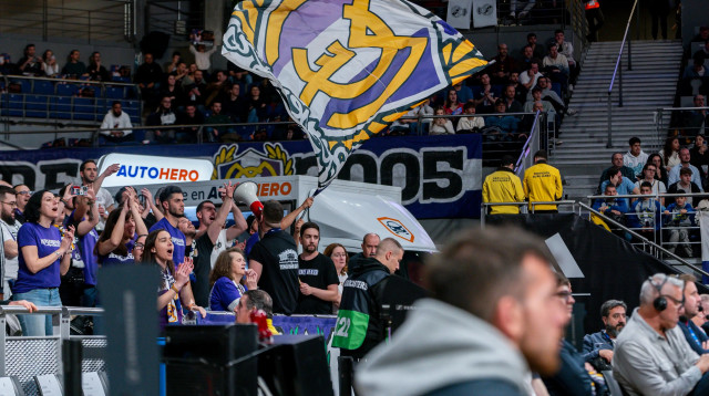 אוהדי ריאל מדריד בכדורסל (צילום: GettyImages)