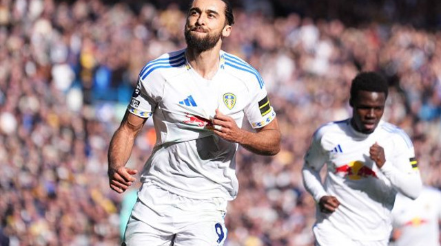 דומיניק קלברט-לואין שחקן לידס חוגג (צילום: Mike Egerton - PA Images)