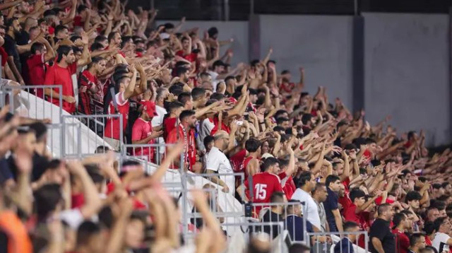 אוהדי הפועל תל אביב (צילום: מאור אלקסלסי)