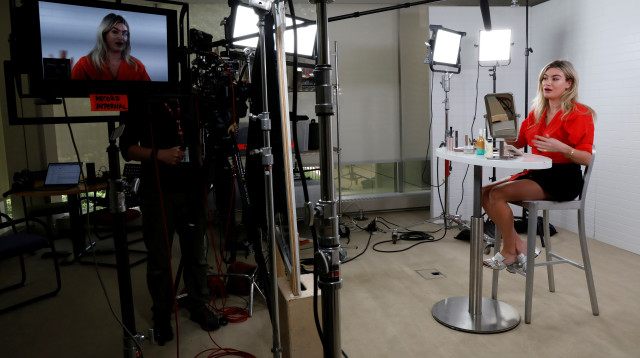QVC Studio (צילום: Reuters/BRENDAN MCDERMID)