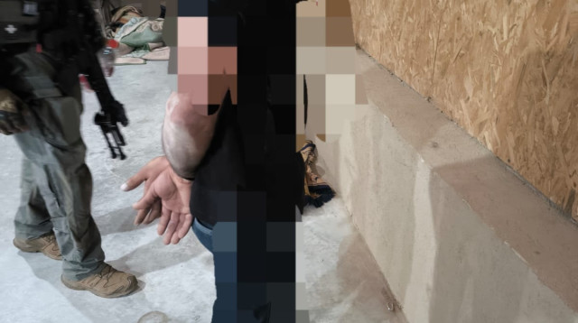 מעצר אחד החשודים בחטיפה (צילום: דוברות המשטרה)