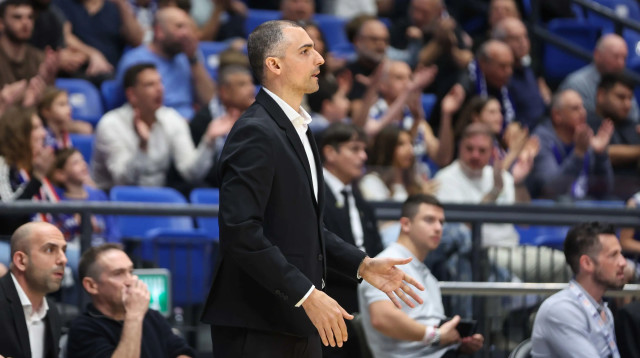 יהוא אורלנד מאמן בני הרצליה (צילום: לירון מולדובן)