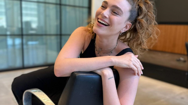 קוקו גבוה מתוח (צילום: אילן מרגלית סטודיו )