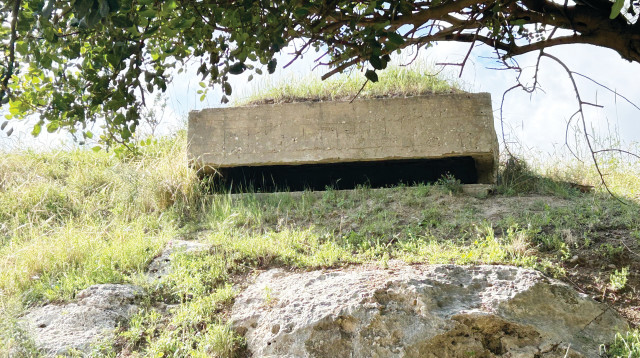 אחד משלושת הבונקרים (צילום: יוסי אחימאיר)