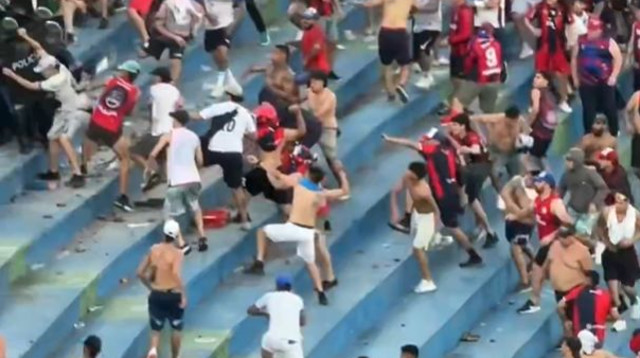 המהומות במגרש (צילום: צילום מסך, X (טוויטר))
