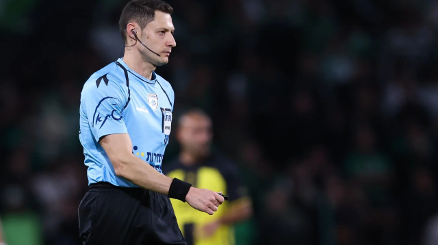 דוד פוקסמן שופט כדורגל (צילום: מאור אלקסלסי)