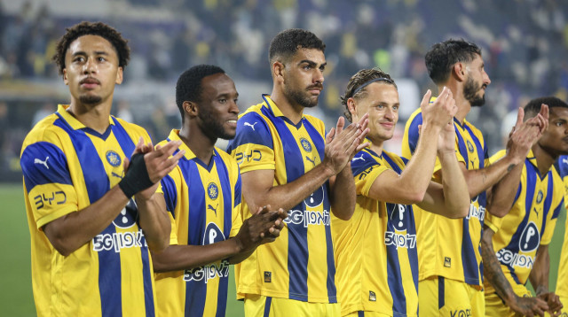 שחקני מכבי תל אביב (צילום: קובי אליהו)