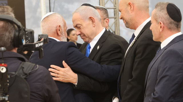 ראש הממשלה בנימין נתניהו בטקס פתיחת יום הזיכרון ביד לבנים (צילום: מארק ישראל סלם)