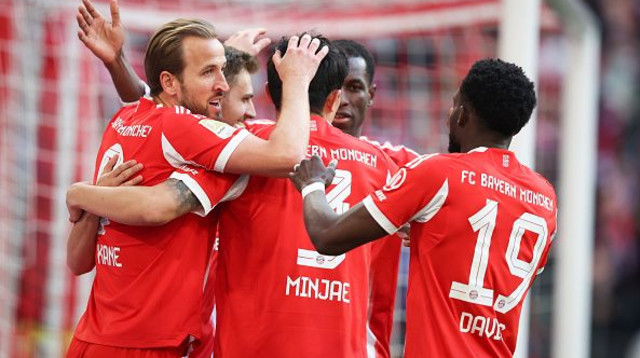 שחקני באיירן מינכן חוגגים (צילום: Getty images)