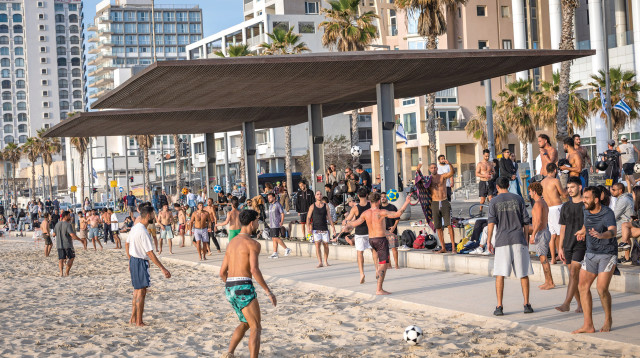 חוף ים (צילום: חיים גולדברג, פלאש 90)