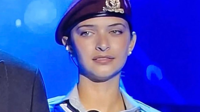 הדגלנית מטקס המשואות שמסעירה את הרשת (צילום: צילום מסך מתוך רשתות חברתיות)