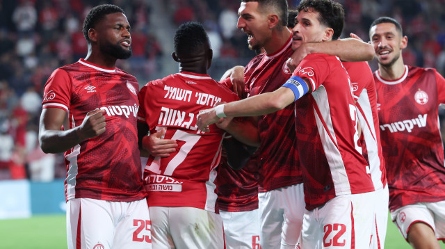 שחקני הפועל באר שבע (צילום: דני מרון)