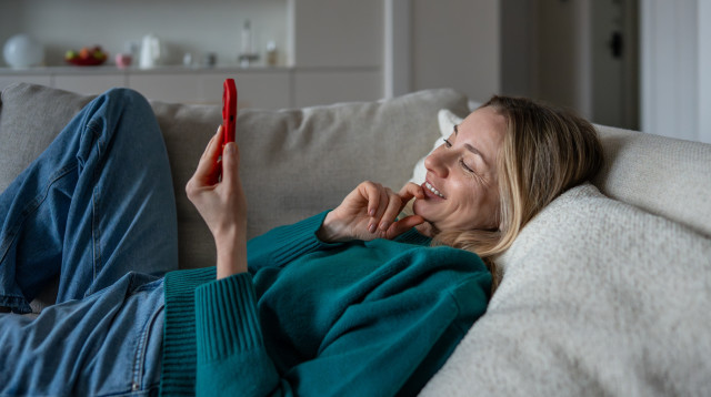 הודעה אחת מוזרה בטינדר הובילה לנישואים (צילום: שאטרסטוק)