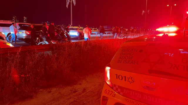 תיעוד מזירת הרצח בלוד (צילום: דוברות מד"א)