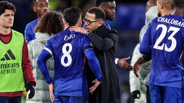 ליאם רוזניור עם אנסו פרננדס (צילום: Robin Jones)