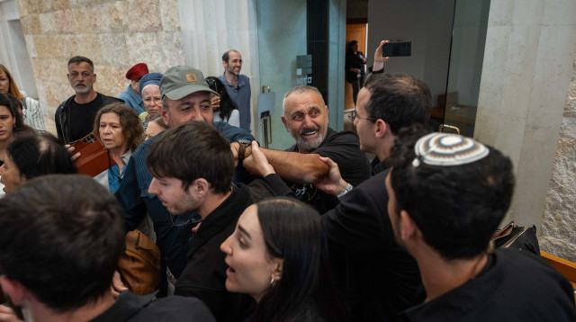מהומות בבית המשפט העליון בדיון על הקמת ועדת חקירה (צילום: יונתן זינדל פלאש 90)