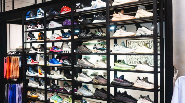 online sneaker store (צילום: pexels)