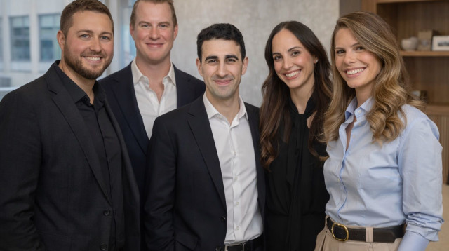 מימין: ליטל לשם, לי מוזר, דן פישר, ניק פומפאו, כריסיטיאן שנדלר (צילום: Protego)