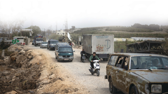 עקורים עושים את דרכם חזרה ללבנון (צילום: רויטרס)