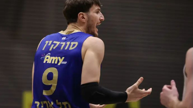 מכבי תל אביב חזרה לליגה אחרי חודשיים (צילום: מאור אלקסלסי)
