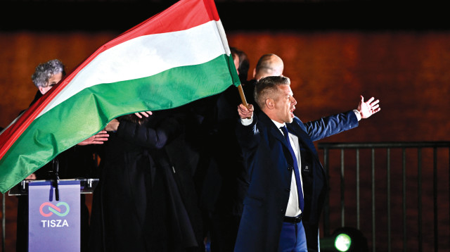 פיטר מדיאר חוגג את נצחונו בבחירות (צילום: רויטרס)