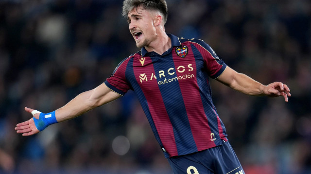 איבן רומרו, שחקן לבנטה (צילום: GettyImages, Aitor Alcalde Colomer)