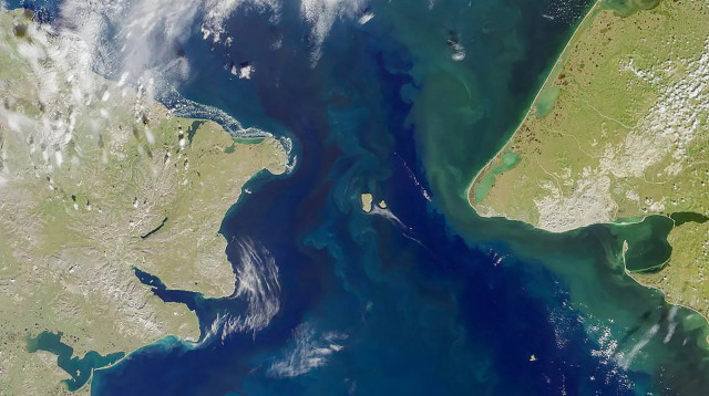 תמונת לוויין של מצר ברינג, המפריד בין אלסקה לרוסיה (צילום: NASA)