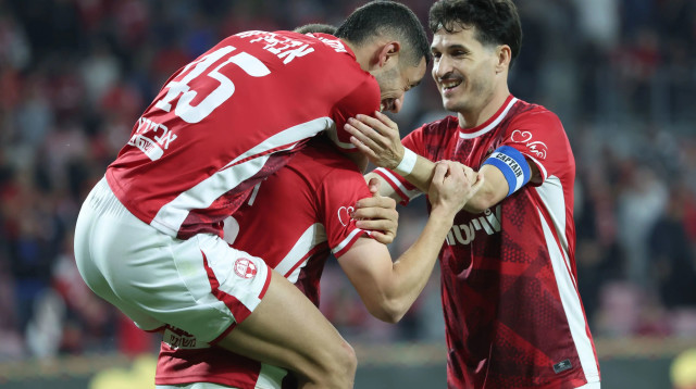 הלדר לופס ושחקני הפועל באר שבע חוגגים (צילום: דני מרון)