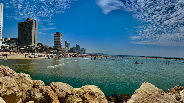 מזג אוויר שמשי בתל אביב (צילום: אבשלום ששוני)