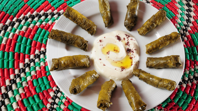גבינת לאבנה, עלי גפן, אוכל דרוזי (צילום: אינגאימג')