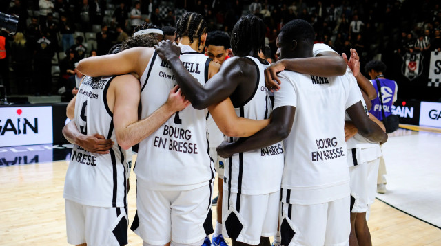 שחקני בורק חוגגים מול בשיקטאש (צילום: GettyImages)