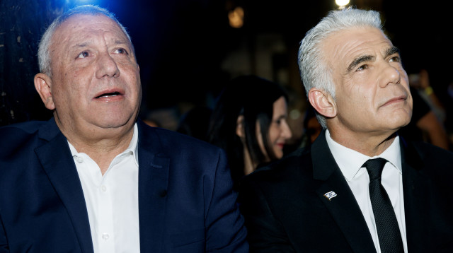 יאיר לפיד, גדי איזנקוט (צילום: משה שי, פלאש 90)
