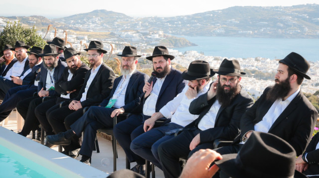 כינוס  רבנים ושלוחי חב"ד במיקונוס (צילום: חב"ד)