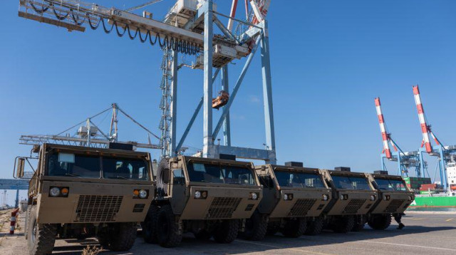 חימושים וציוד צבאי אשר הגיע לישראל כחלק מהרכבת האווירית והימית מארה"ב לישראל (צילום: אגף דוברות וקשרי ציבור במשרד הביטחון)