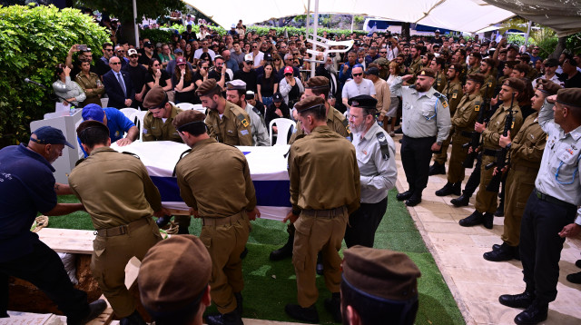הלוויתו של ליאם בן חמו ז"ל (צילום: אבשלום ששוני)