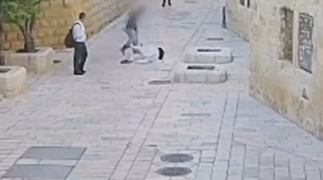 תקיפת הנזירה בירושלים  (צילום: רשתות ערביות)