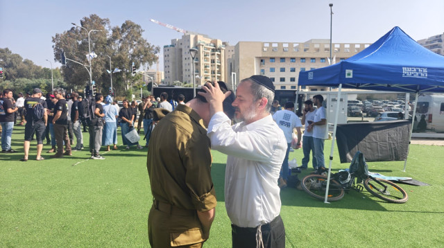 המתגייסים מהציבור החרדי בבקו"ם (צילום: ג'וש ארונסון)