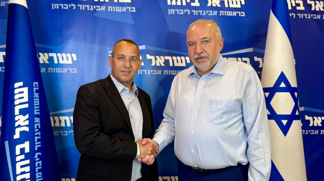 אביגדור ליברמן ושרון שרעבי (צילום: ללא קרדיט)
