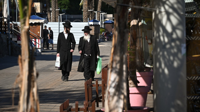 חרדים בטבריה. למצולמים אין קשר לכתבה (צילום: מיכאל גלעדי פלאש 90)