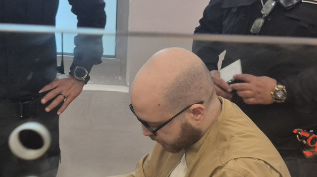 הרוצח עמית אלמוג בבית המשפט (צילום: גלעד מורג)