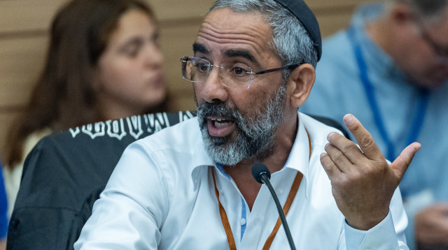 רפי קדושים. סערה בכנסת (צילום: יונתן סינדל, פלאש 90)